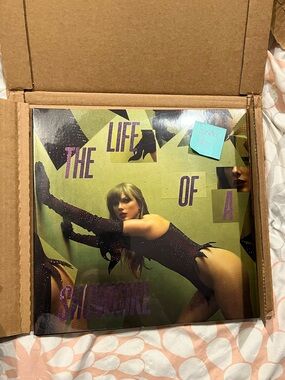 Taylor Swift "The Life of a Showgirl" Vinyl Shinny Bug-Violet Shimmer Marbled